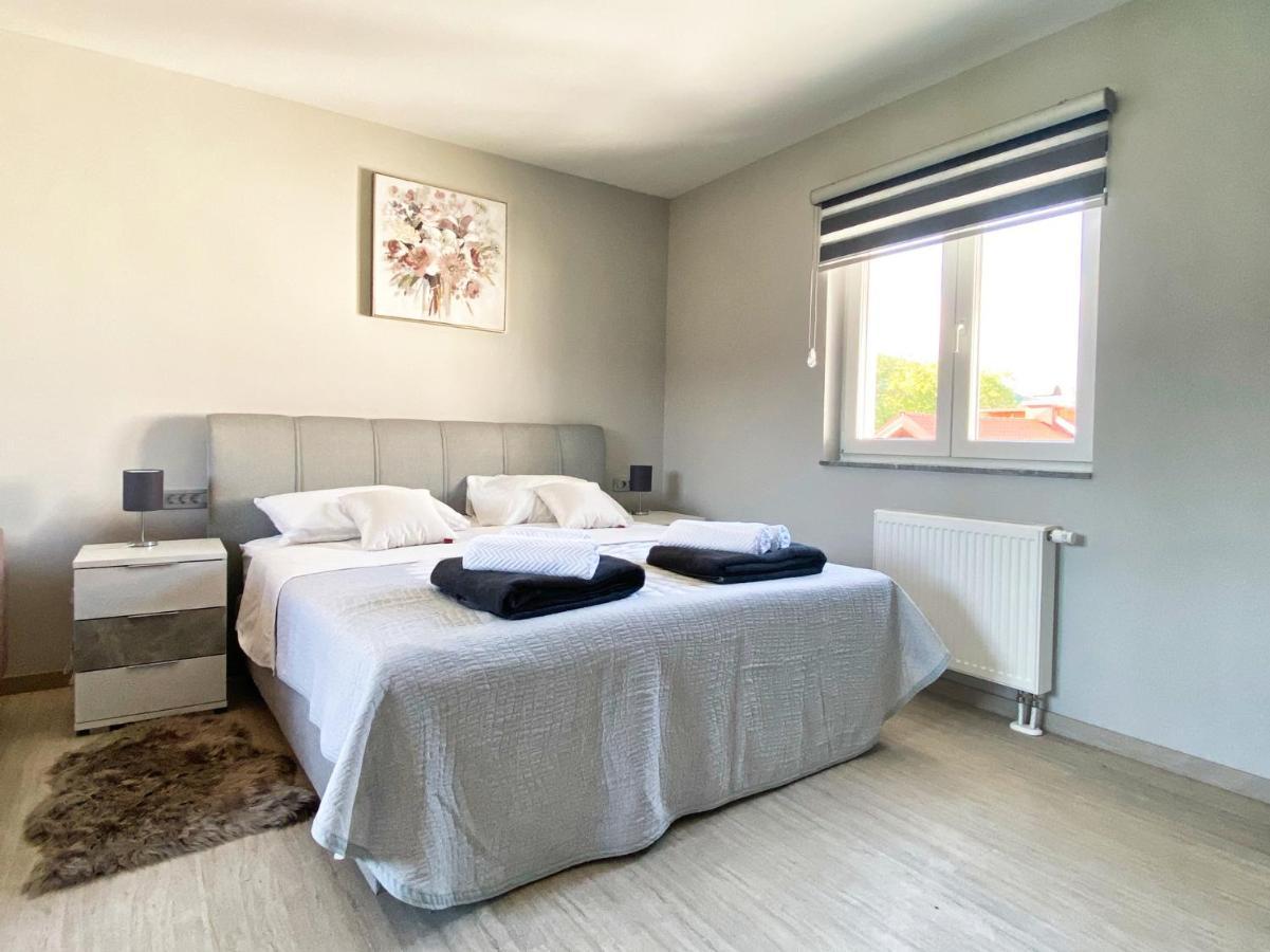 Apartmani Fenestra Otočac Extérieur photo